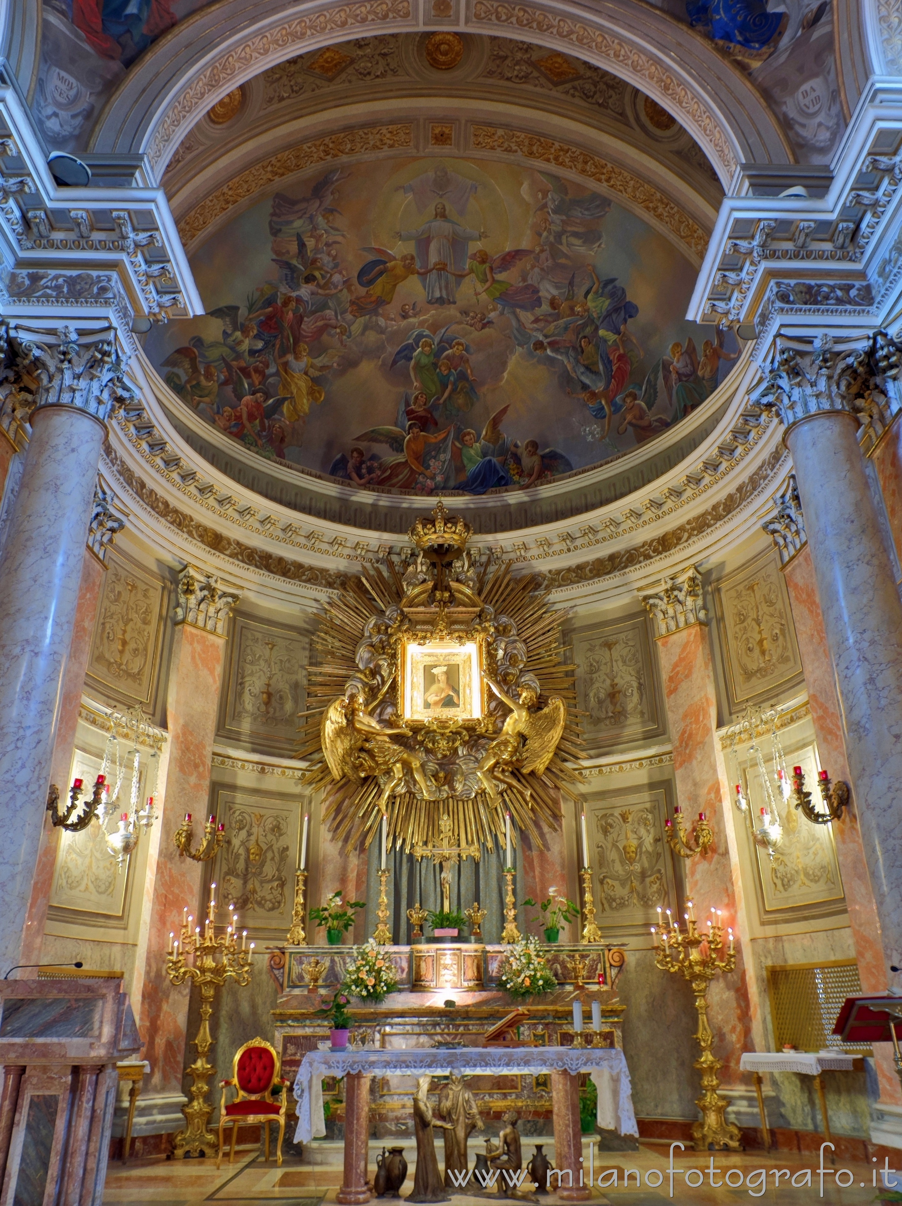Rimini - Presbiterio del Santuario della Madonna della Misericordia - Foto a piena risoluzione